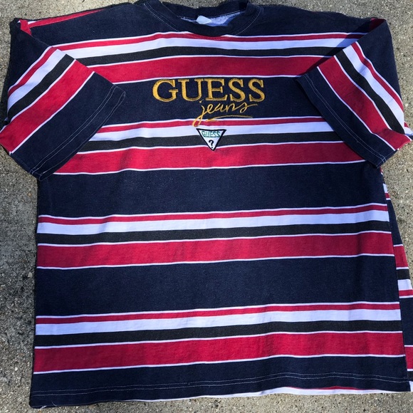 VINTAGE GUESS T SHIRT SIZE XL GOOD CONDITION WITH SOME MINOR UNNOTICEABLE STAINS